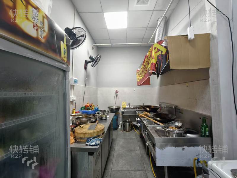 厚街万达广场夜市餐饮店转让，转让费包含1.4万押金【十字路口旁、美食聚集地、多个商场、写字楼、小区】