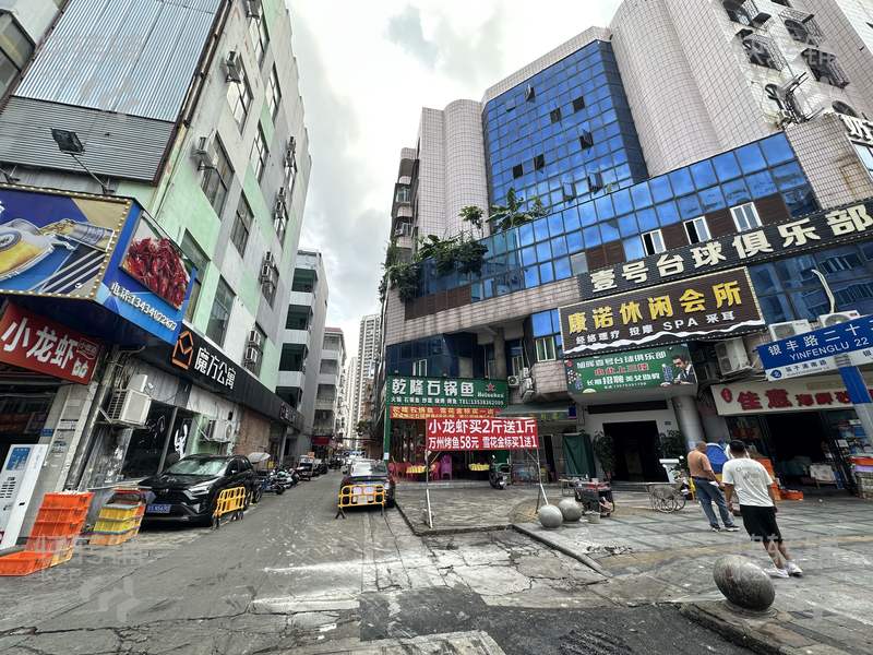 南城銀豐路熱鬧夜市街美容美甲店轉讓【客源500+，旁邊多個酒店、寫字樓、KTV、住宅樓密集，人流集中，租金便宜】