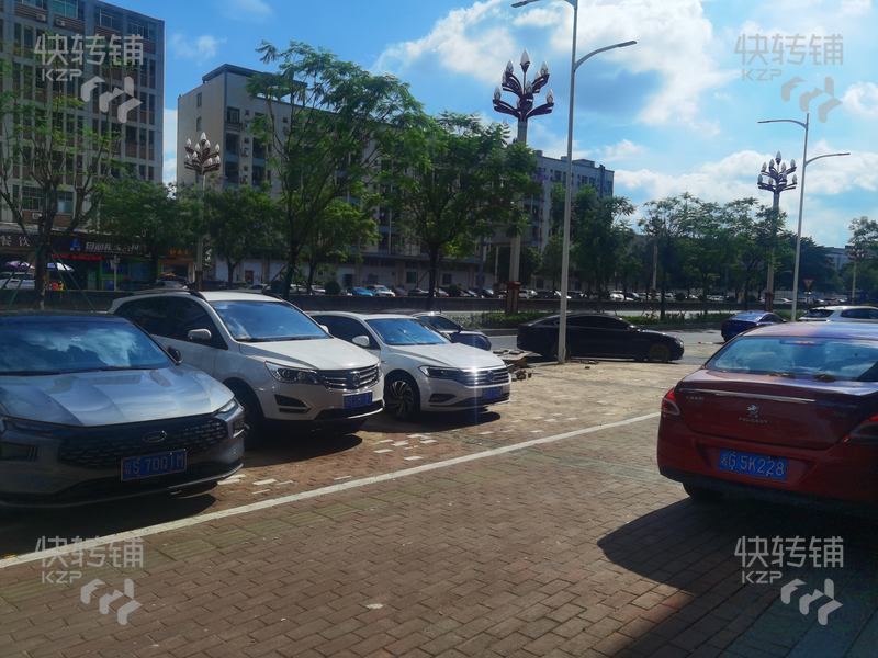 石排“田邊”汽車服務(wù)店轉(zhuǎn)讓【靠近田邊加油站，附近工業(yè)區(qū)、小區(qū)住宅等圍繞，經(jīng)營多年，生意穩(wěn)定盈利，同行入駐即可營業(yè)】