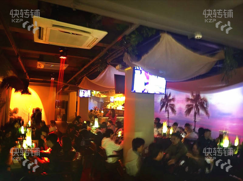 常平振華商業(yè)街‘小酒館’轉(zhuǎn)讓/ 可空鋪【住宅小區(qū)、酒店、沐足、集中一體、客流量大、生意穩(wěn)定】