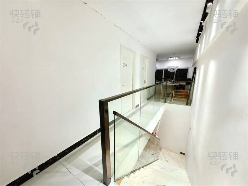 塘廈‘奧園觀瀾譽峰’美甲美容店轉讓【經營5年、小區大門口、周圍小區樓盤圍繞、也可空鋪、什么行業都適合做】
