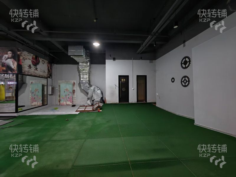 寮步萬科?松湖傳奇商鋪招租【處小區(qū)大門旁，無轉(zhuǎn)讓費(fèi)，適合餐飲，美容，培訓(xùn)等！】