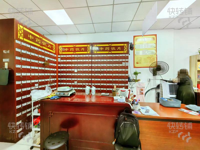 鳳崗“ 匯商花苑門口 ”藥店轉(zhuǎn)讓【2個小區(qū)出入處，十年老藥店，牌證齊全，在周邊沒有同行競爭，不愁客源】