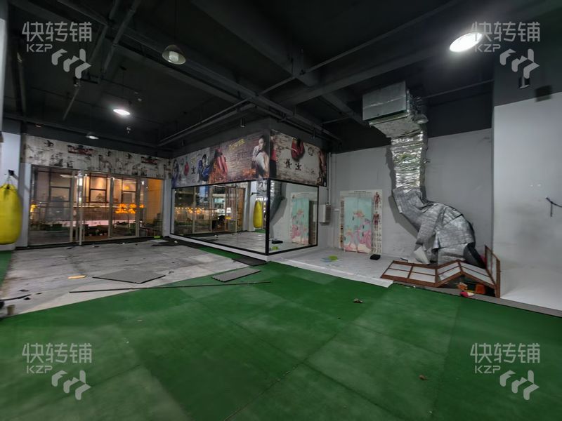 寮步萬科?松湖傳奇商鋪招租【處小區(qū)大門旁，無轉(zhuǎn)讓費(fèi)，適合餐飲，美容，培訓(xùn)等！】