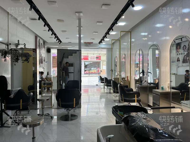 長安涌頭榮街‘美發店’轉讓【門口大型商場、泰榮街商業街、挨著蜜雪冰城、人流集中、空轉不限行業】