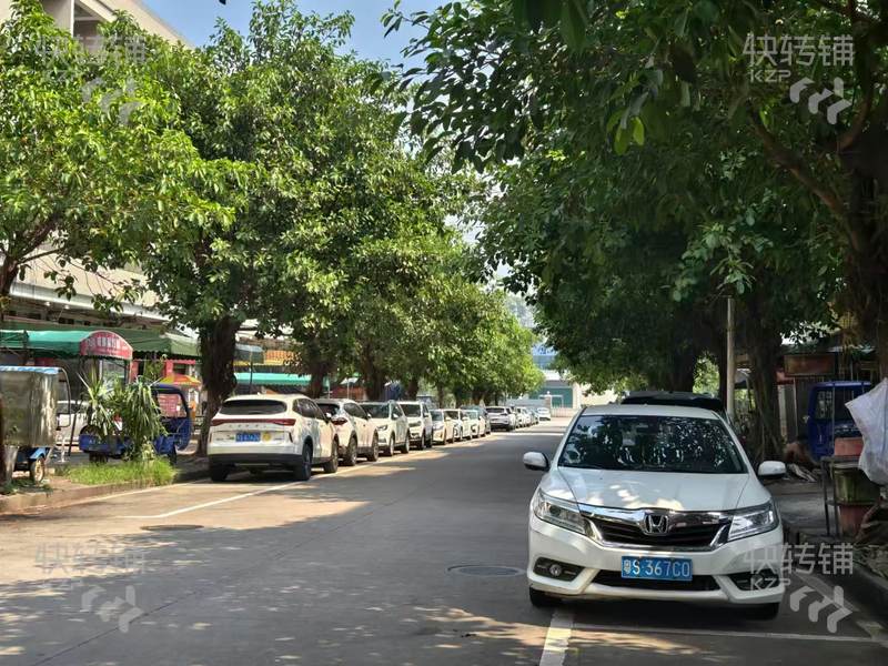 莞城‘科技園內(nèi)’便利店轉(zhuǎn)讓【多年老店、4萬人生活區(qū)、上下班必過之路、日營業(yè)額3000~4500不等】
