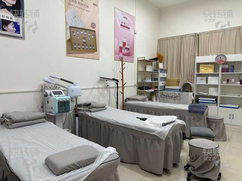 道滘振興路購物中心一樓美甲美容店轉讓或找合作【前店后院，經營多年店，適合各種美容，生意穩定】