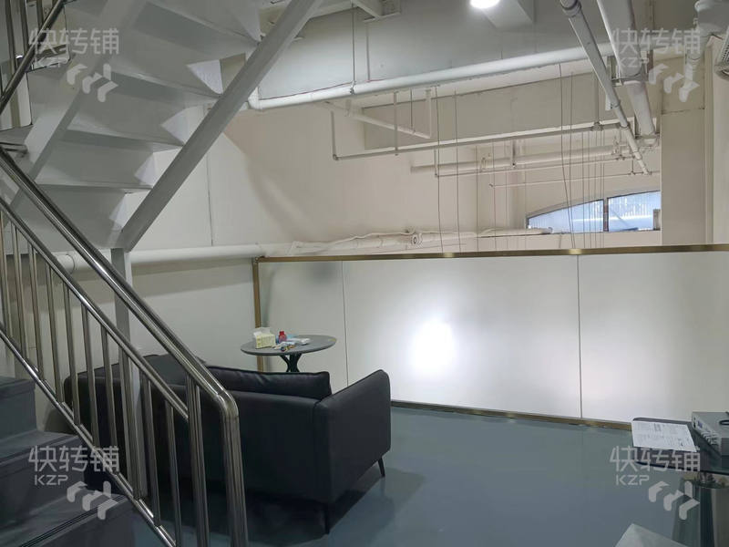 低價急轉！！！常平綠地商業廣場空鋪轉讓【上下兩層半，附近小區住宅、商場等圍繞，全新精裝修，同行接手即可營業，可空鋪】