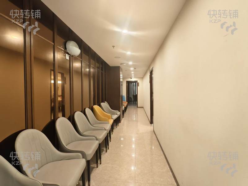 大嶺山‘新世紀領(lǐng)居’餐飲店/招早市合作【萬人大型小區(qū)、轉(zhuǎn)角位、裝修豪華、門口免費停車】