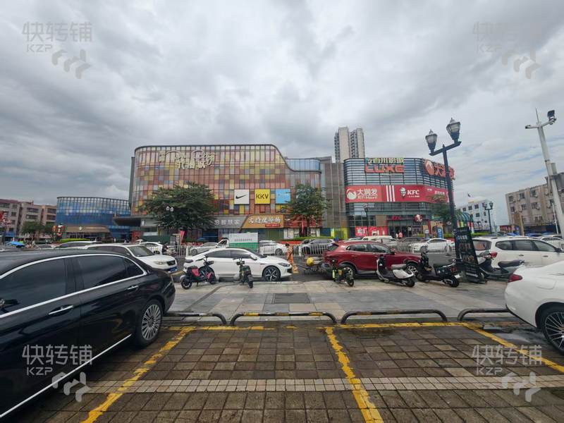 長安鎮(zhèn)霄邊大街花漫城對面餐飲店轉(zhuǎn)讓【旁邊酒吧，酒館多，人流集中，適合經(jīng)營各種菜系】