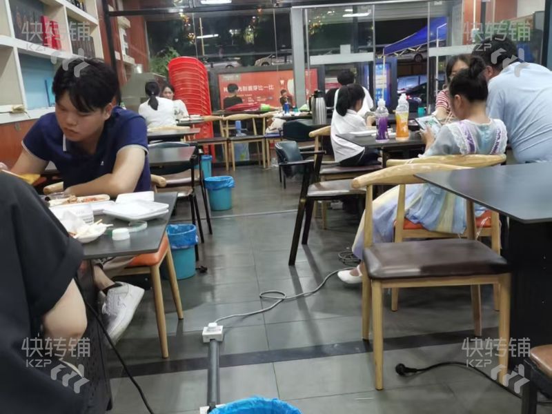 深圳龍華區(qū)餐飲店轉(zhuǎn)讓【周邊都是大型產(chǎn)業(yè)園，科技園，公寓住宅集中，人流量旺，可外擺】