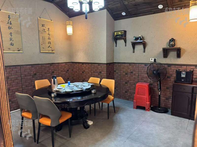 南城‘銀豐路’餐飲夜宵店轉讓【旁邊多個酒店、寫字樓、KTV、住宅樓密集、人流車流很旺】