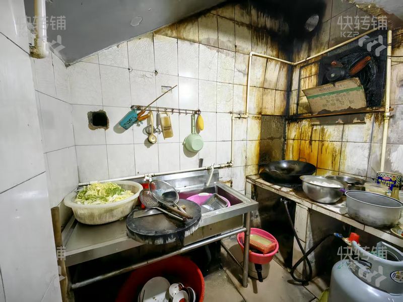 3萬(wàn)急轉(zhuǎn)，清溪銀河學(xué)校門口快餐店轉(zhuǎn)讓【經(jīng)營(yíng)10店老店，熟客多，附近6個(gè)學(xué)校，住宅區(qū)集中，工業(yè)區(qū)也多】