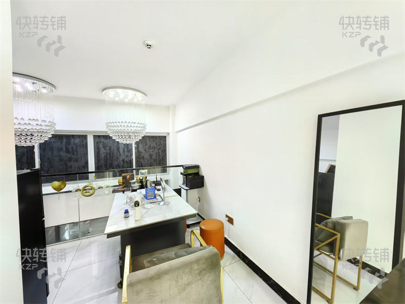 塘廈‘奧園觀瀾譽峰’美甲美容店轉讓【經營5年、小區大門口、周圍小區樓盤圍繞、也可空鋪、什么行業都適合做】