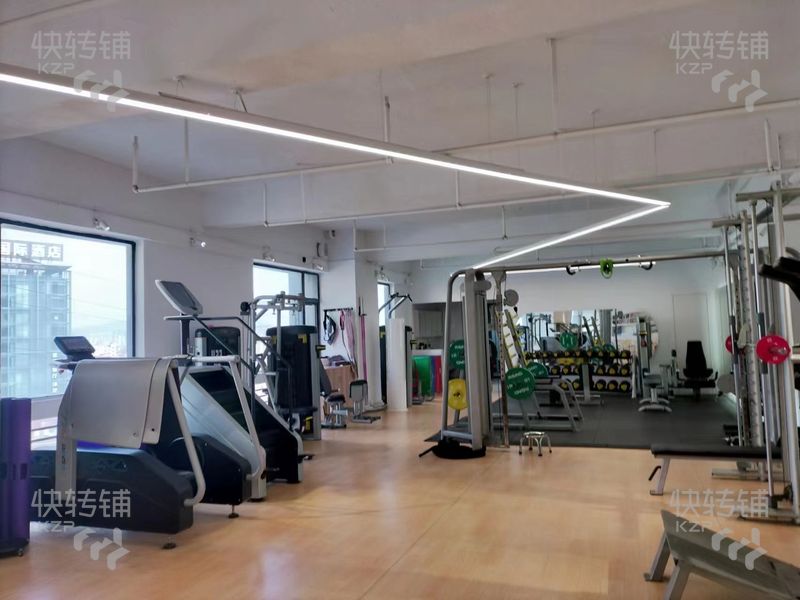 長安烏沙大潤發(fā)對面‘健身工作室’轉(zhuǎn)讓【在十字路口，周圍是大廠、住宅、學(xué)校等】可空轉(zhuǎn)