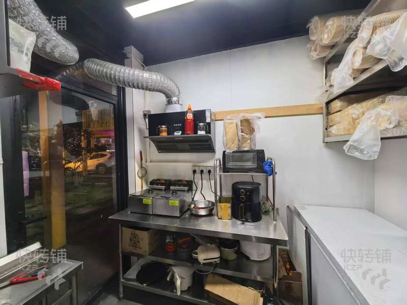 寮步荔苑路‘東莞銀行籃球中心’咖啡飲品店轉(zhuǎn)讓【路口交匯處、人口密集、演唱會以及比賽時間人流不斷】