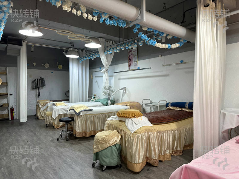 虎門萬達金街美容美甲店低價轉(zhuǎn)讓【電梯入口處、人流量大，商圈自帶人流，有固定客源】