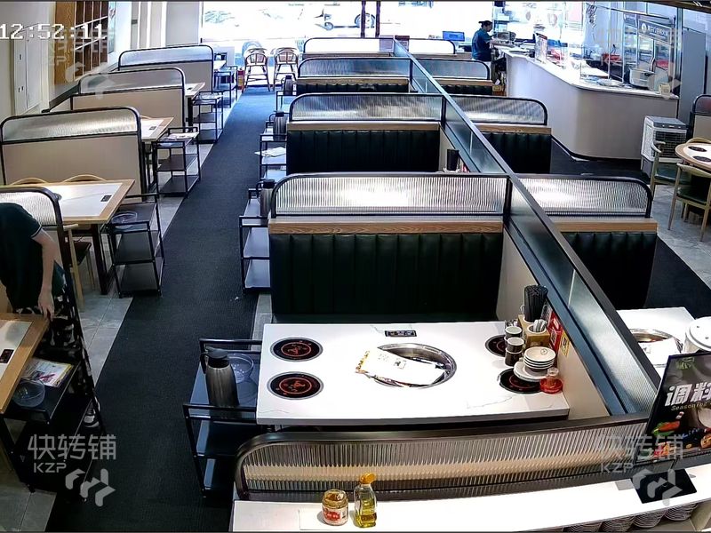 東城世博廣場火鍋店轉讓【萬達商圈、挨著地鐵口、人流量大、精裝修、寫字樓、住宅多】