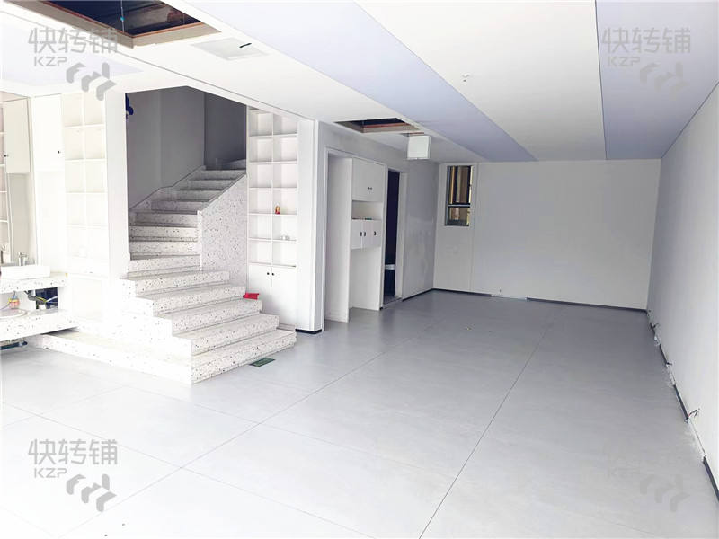 寮步萬潤美容美發館空鋪招租【商業廣場中心，客流量車流量大、招牌大氣醒目，交通停車便利】