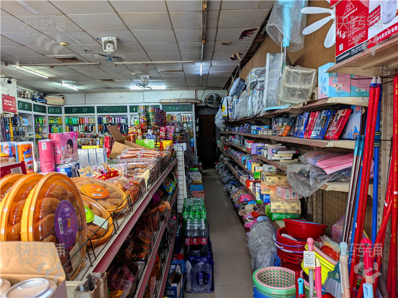 厚街鎮(zhèn)珊美大道便利店轉讓【小區(qū)入口對面、周邊都是住宅、附近辦公寫字樓多】可空鋪