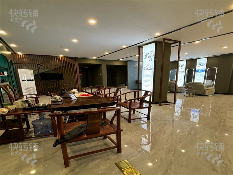 給錢就轉(zhuǎn)！常平‘天鵝湖’美容店低價(jià)轉(zhuǎn)讓【整棟3層、精裝修、旁麗景新園小區(qū)門口、屬于富人區(qū)、對(duì)面明珠廣場(chǎng)、小區(qū)集中、發(fā)展前景大】