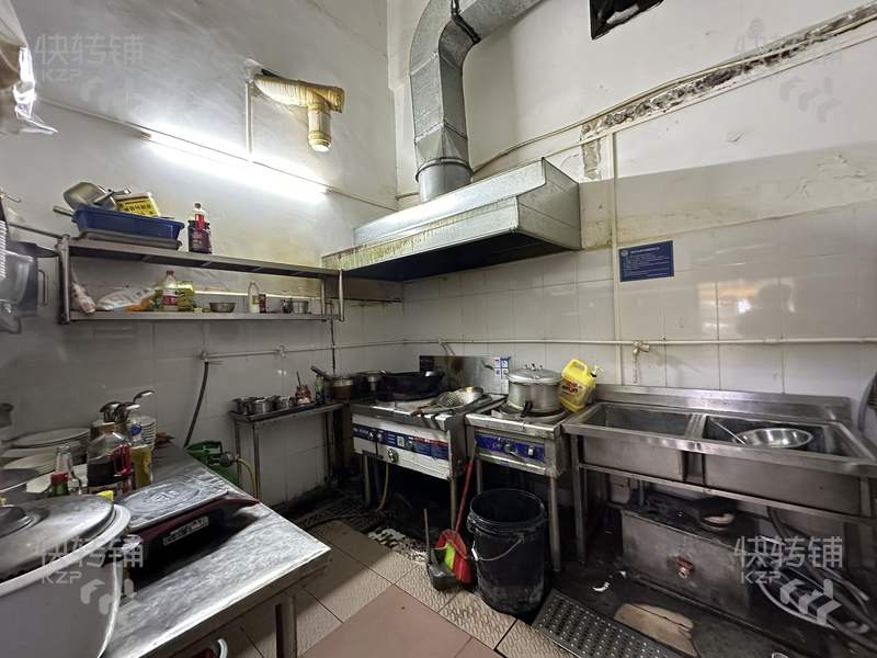 東城‘工廠出入口’夜宵店轉(zhuǎn)讓【旁邊住宅工廠圍繞、商住一體街鋪、人流集中、外擺空間大】