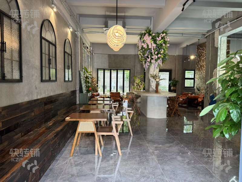 東城石井路工業風咖啡店轉讓【周圍都是大型住宅小區，旁邊有市場、寫字樓、酒店、幼兒園學校等，停車方便】可空轉
