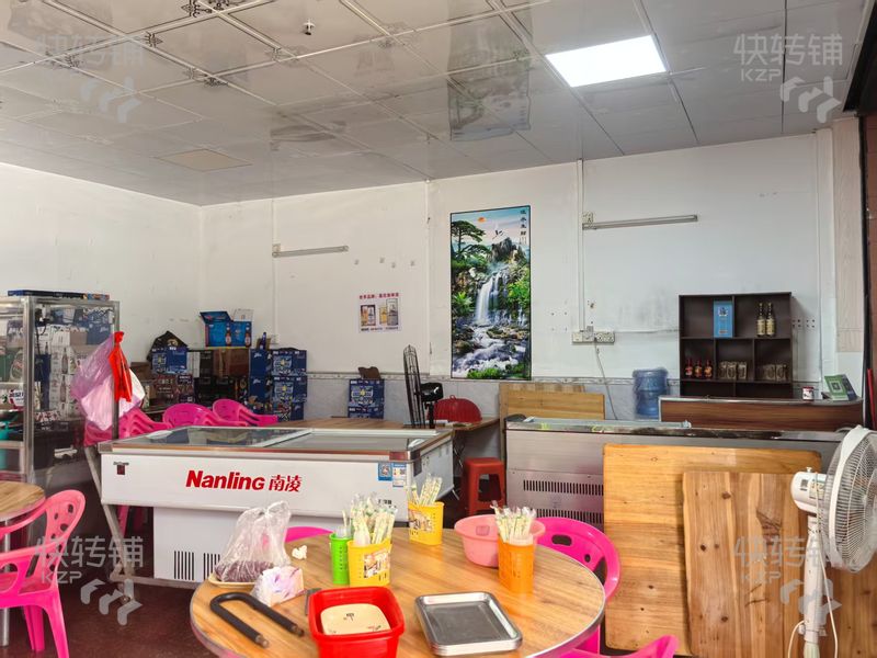 橋頭“嶺頭廣場”燒烤店轉讓【雙面門，全新裝修，樓上公寓住宅，消費集中，合適各種餐飲項目】