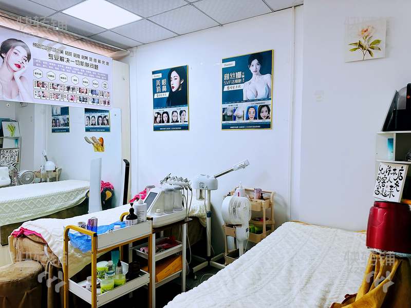 石碣橫滘超市旁美容院轉讓【眾樂百貨門口，旁邊綜合市場，經營十幾年，可空轉，夜市街人流大】