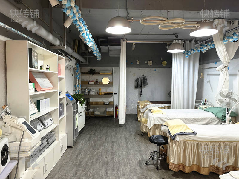虎門萬達金街美容美甲店低價轉(zhuǎn)讓【電梯入口處、人流量大，商圈自帶人流，有固定客源】