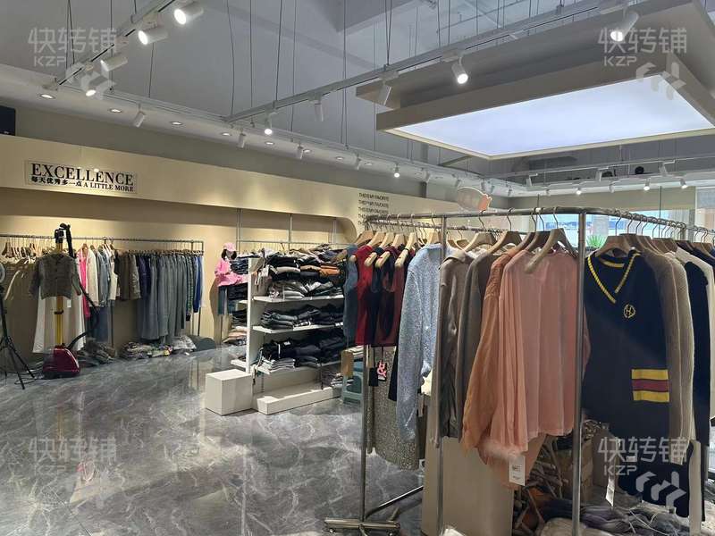 石碣光明路商業街服裝店轉讓【可空轉，靠近轉角處、周邊星巴克、商場、各大小區圍繞】