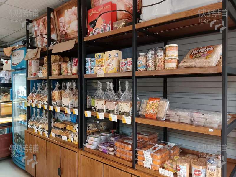 寮步‘繆邊綜合市場門口’烘焙店轉(zhuǎn)讓【市場出入口店，招牌醒目，人流量大，也可空鋪，合適各種項(xiàng)目】