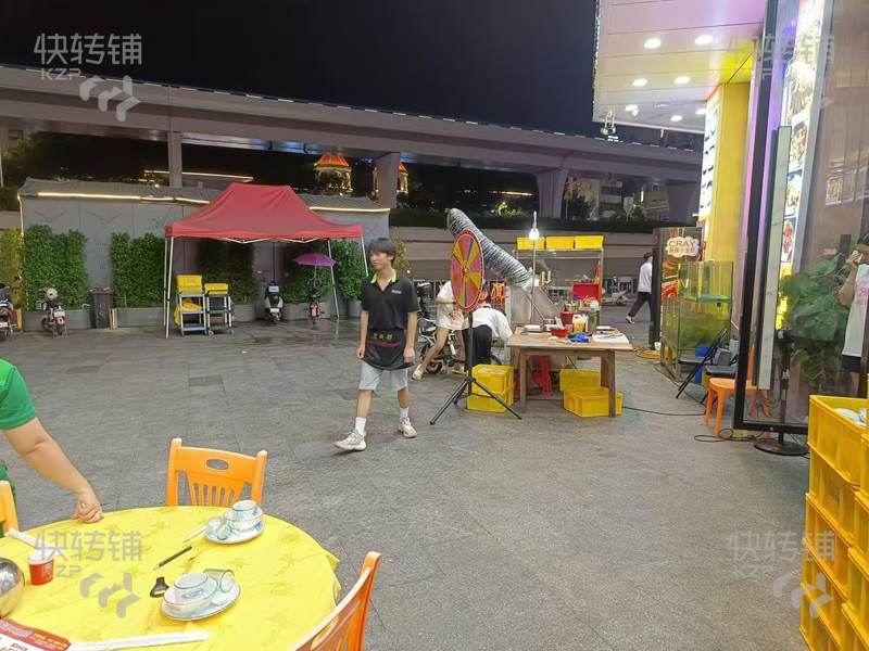 南城‘眾創(chuàng)金融街’老成都龍蝦館宵夜店轉(zhuǎn)讓【轉(zhuǎn)角雙招牌、路口處、前面大潤發(fā)和宏遠酒店】