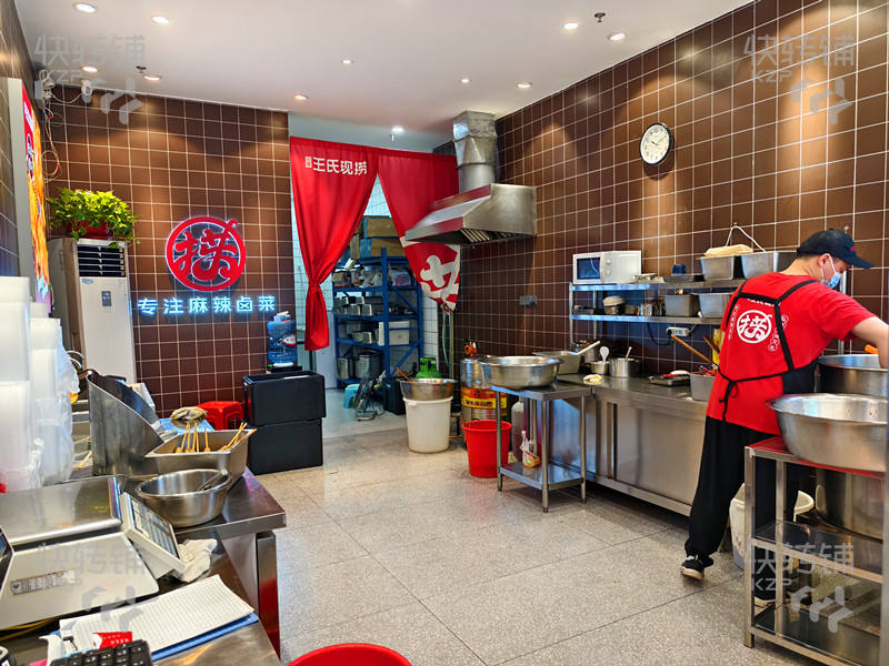 西平時代城’現(xiàn)撈鹵味小吃店‘轉(zhuǎn)讓【家樂福超市、美食商業(yè)街、眾多高端小區(qū)包圍著】