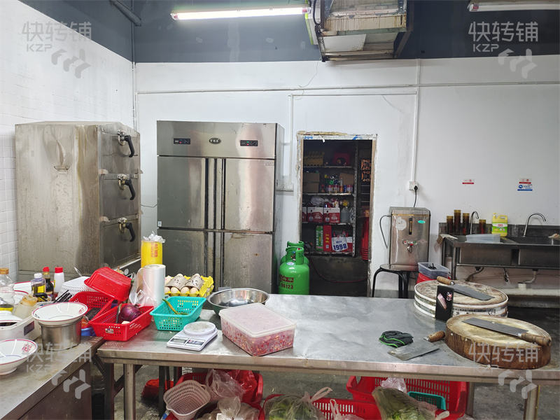 長安‘蓮峰路’餐飲店轉讓【近長安中學、大型寫字樓樓下、屬于商業街、附近住宅小區多、合適各種餐飲項目】
