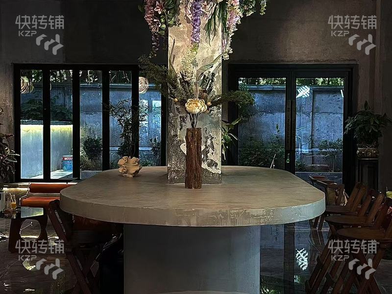 東城石井路工業風咖啡店轉讓【周圍都是大型住宅小區，旁邊有市場、寫字樓、酒店、幼兒園學校等，停車方便】可空轉