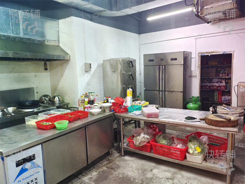 長安‘蓮峰路’餐飲店轉讓【近長安中學、大型寫字樓樓下、屬于商業街、附近住宅小區多、合適各種餐飲項目】