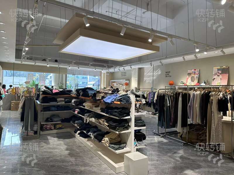 石碣光明路商業街服裝店轉讓【可空轉，靠近轉角處、周邊星巴克、商場、各大小區圍繞】