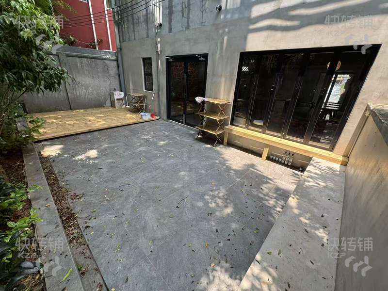 東城石井路工業風咖啡店轉讓【周圍都是大型住宅小區，旁邊有市場、寫字樓、酒店、幼兒園學校等，停車方便】可空轉