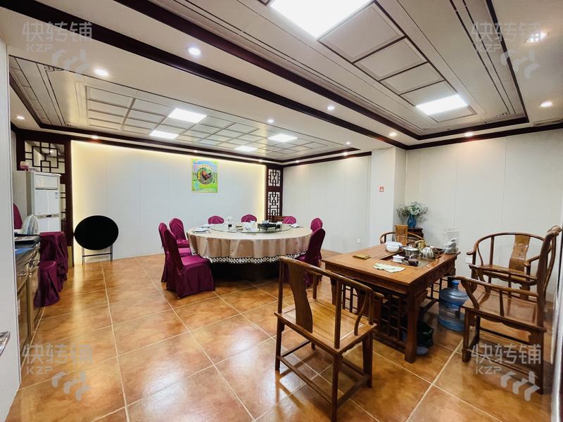 東城“光大路”餐飲轉讓【招牌醒目、裝修新，有車位，周邊住宅小區、適合各餐飲行業入駐】