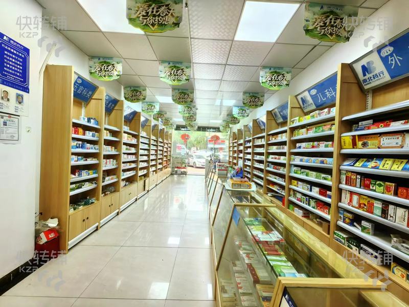 鳳崗“ 匯商花苑門口 ”藥店轉(zhuǎn)讓【2個小區(qū)出入處，十年老藥店，牌證齊全，在周邊沒有同行競爭，不愁客源】