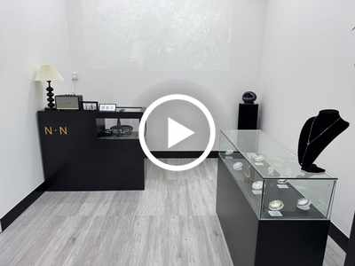 莞城新河北路服裝店轉讓【精美裝修、花園新村成熟小區、商業街鋪、消費人群集中、房租便宜】