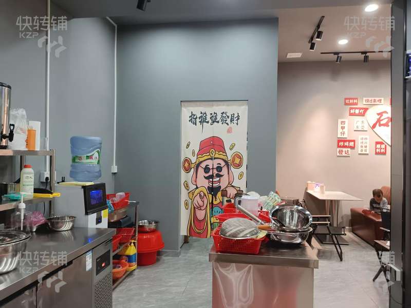 石碣“四甲中心市場”餐飲店 低價虧本一半全新精裝修轉讓， 急轉！！！人流量集中，附近工業區、公寓住宅等圍繞，全新精裝修，合適各種餐飲項目】