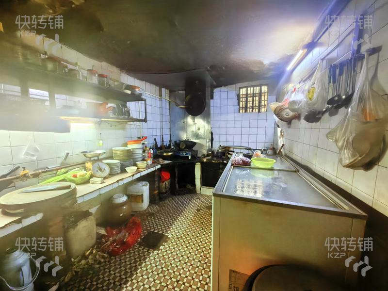 南城“雅園工業路”餐飲店轉讓【經營20年，門口公交站，周邊全是工業區，寫字樓】