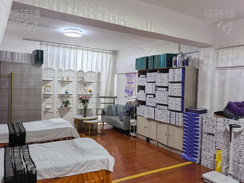 大朗东逸湾小区门口‘美容院’转让【经营3年、老客户稳定、租金便宜、周边多个高端小区】