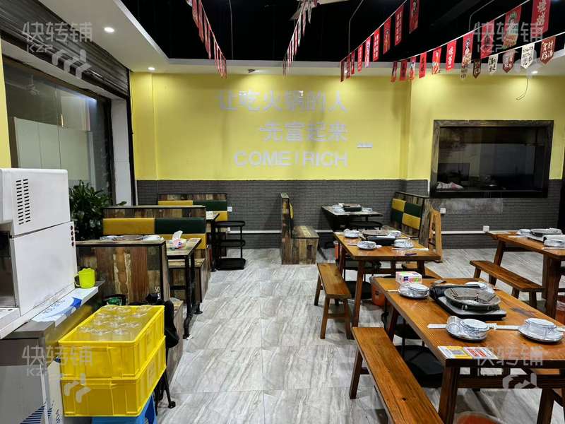 深圳平湖工業大道宵夜火鍋店轉讓【周邊小區公寓住宅，寫字樓，商場，工廠，人流集中，門口外擺區域充足】