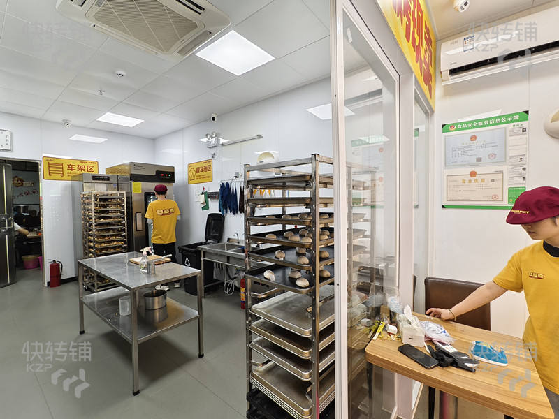 東坑文閣路整棟面包店轉讓【萬和百貨旁、四季廣場對面、這條街全是加盟連鎖店、空鋪適合任何行業】