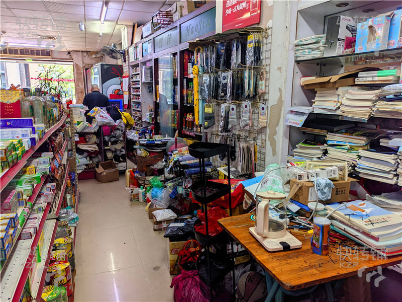 厚街鎮(zhèn)珊美大道便利店轉讓【小區(qū)入口對面、周邊都是住宅、附近辦公寫字樓多】可空鋪