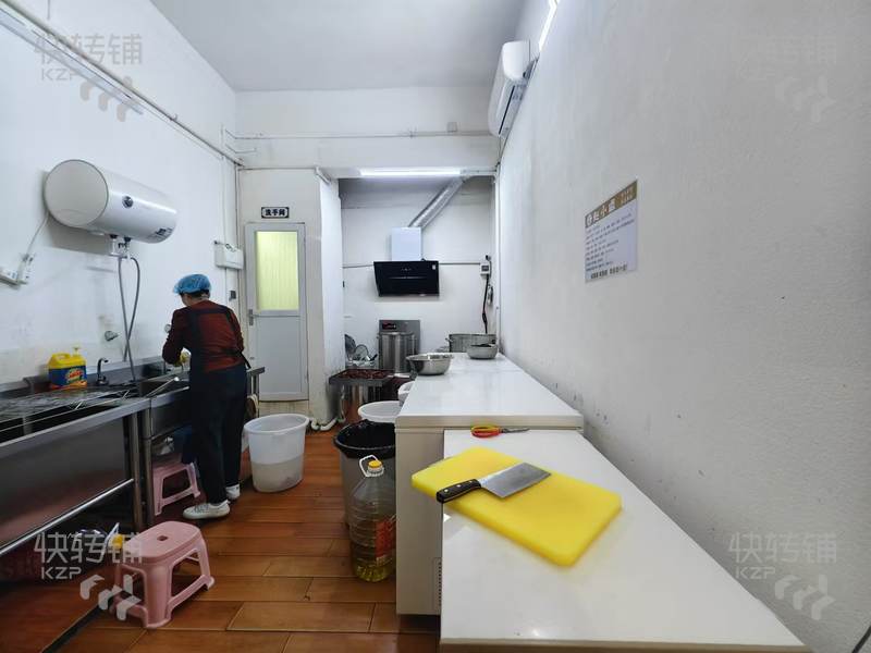 低價急轉，樟木頭天和百貨對面‘鹵味店’轉讓【康樂夜市街、美食聚集地、人流很旺、鄰近多個商場】可空鋪