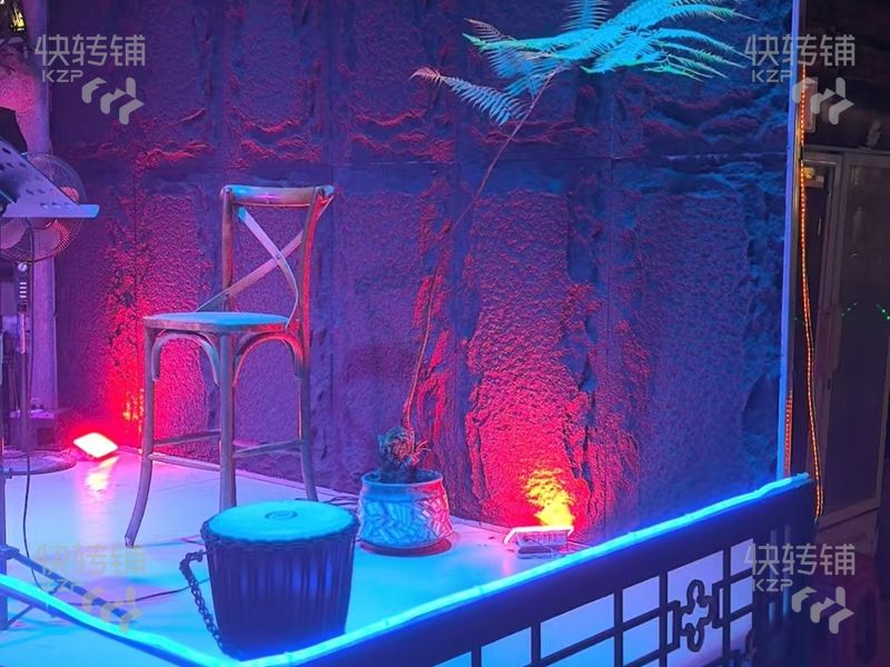 低價急轉(zhuǎn)！！萬江下壩坊清吧會所轉(zhuǎn)讓【晚上消費(fèi)人多氛圍濃，環(huán)境優(yōu)美，酒吧街、網(wǎng)紅打卡圣地、停車方便】